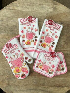 NEW Sweetheart Cafe Kitchen Towel│Pot Holder│Oven Mitt Set